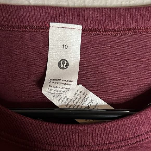 566. Lululemon Classic-Fit Cotton-Blend Long Sleeve sizes Sleeve in garnet red - Picture 5 of 7